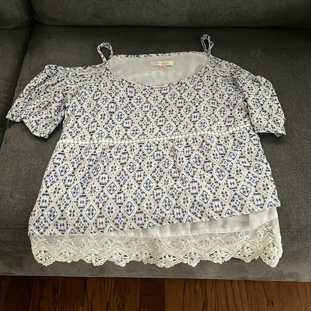 Short sleeve cold shoulder blouse with lace underlay